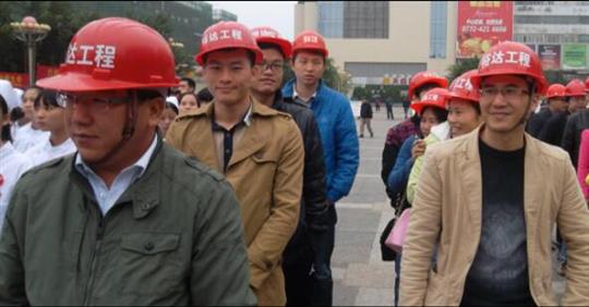 公司參加來賓市第28個(gè)“世界防艾滋病日”主題宣傳活動(dòng)